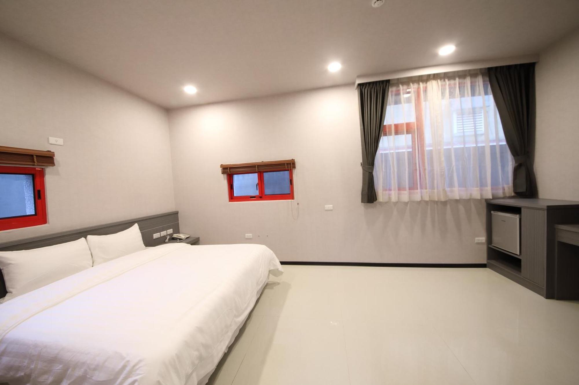 花蓮亮君經典民宿1館加2館民宿-東大門夜市-電梯包棟bright King Homestay Hualien Zimmer foto
