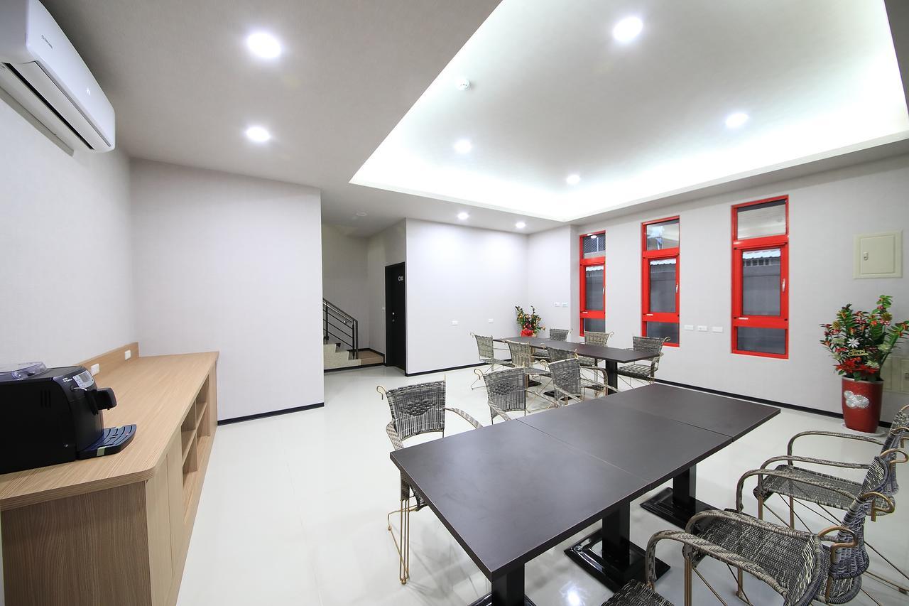 花蓮亮君經典民宿1館加2館民宿-東大門夜市-電梯包棟bright King Homestay Hualien Exterior foto