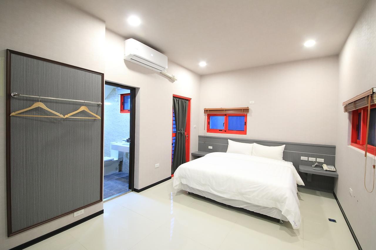 花蓮亮君經典民宿1館加2館民宿-東大門夜市-電梯包棟bright King Homestay Hualien Exterior foto