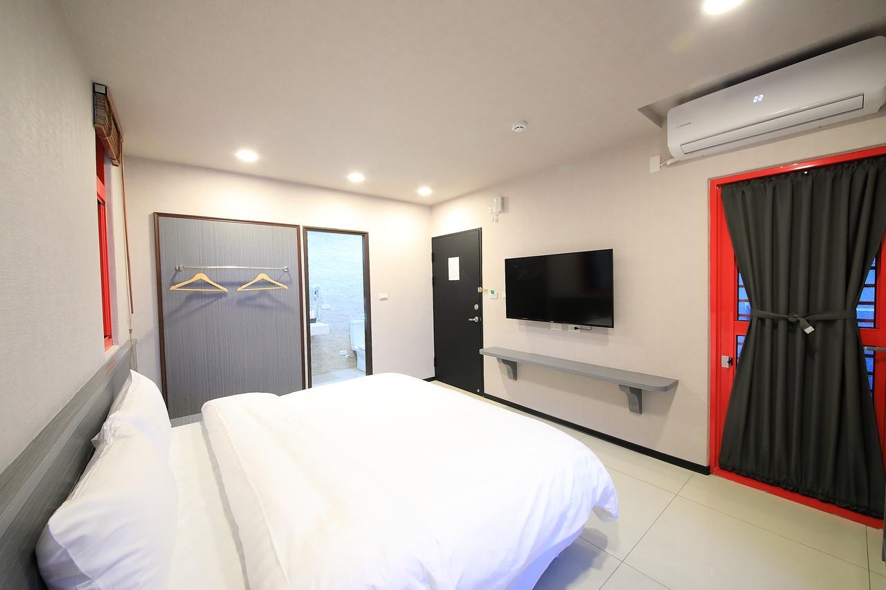花蓮亮君經典民宿1館加2館民宿-東大門夜市-電梯包棟bright King Homestay Hualien Exterior foto