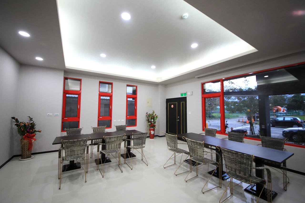 花蓮亮君經典民宿1館加2館民宿-東大門夜市-電梯包棟bright King Homestay Hualien Exterior foto