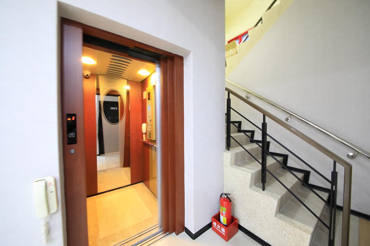 花蓮亮君經典民宿1館加2館民宿-東大門夜市-電梯包棟bright King Homestay Hualien Exterior foto