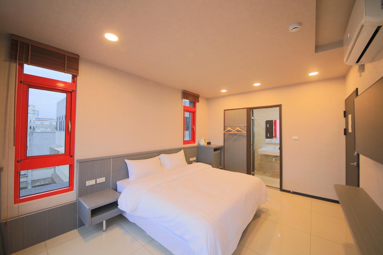 花蓮亮君經典民宿1館加2館民宿-東大門夜市-電梯包棟bright King Homestay Hualien Exterior foto
