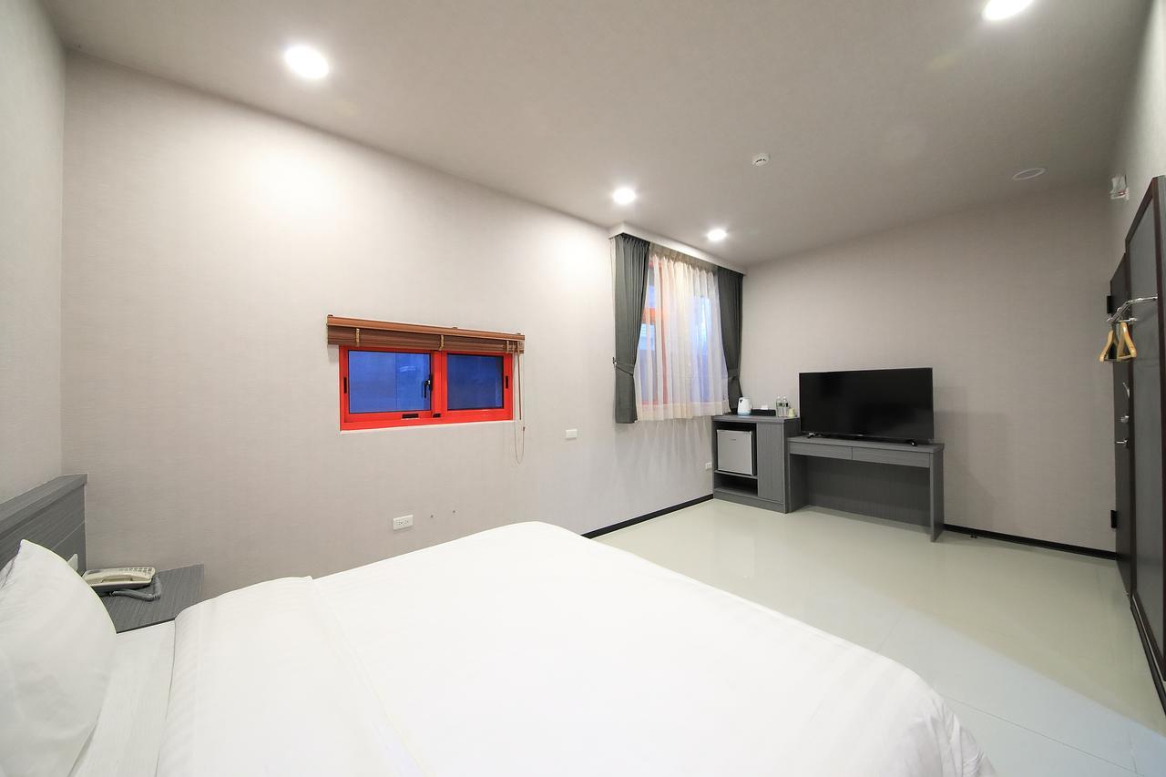 花蓮亮君經典民宿1館加2館民宿-東大門夜市-電梯包棟bright King Homestay Hualien Exterior foto