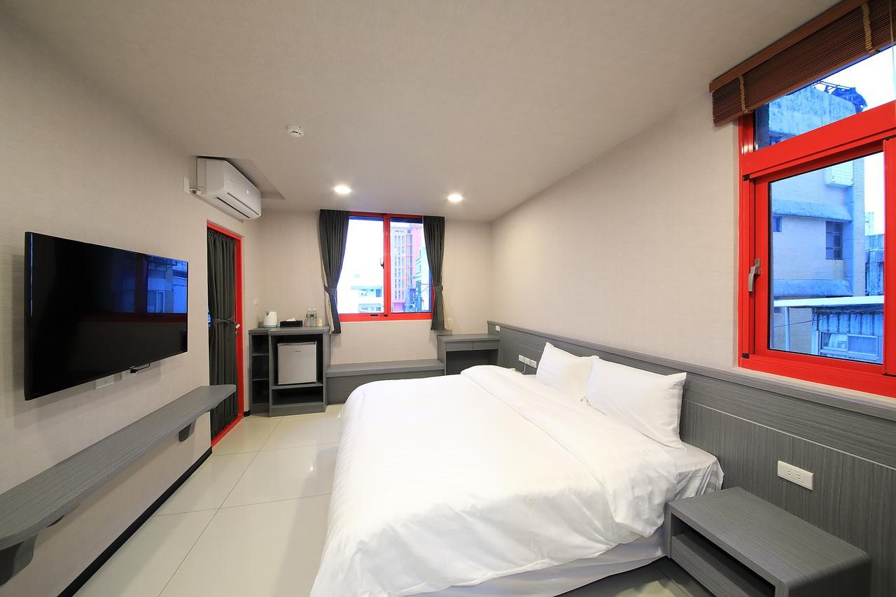 花蓮亮君經典民宿1館加2館民宿-東大門夜市-電梯包棟bright King Homestay Hualien Exterior foto