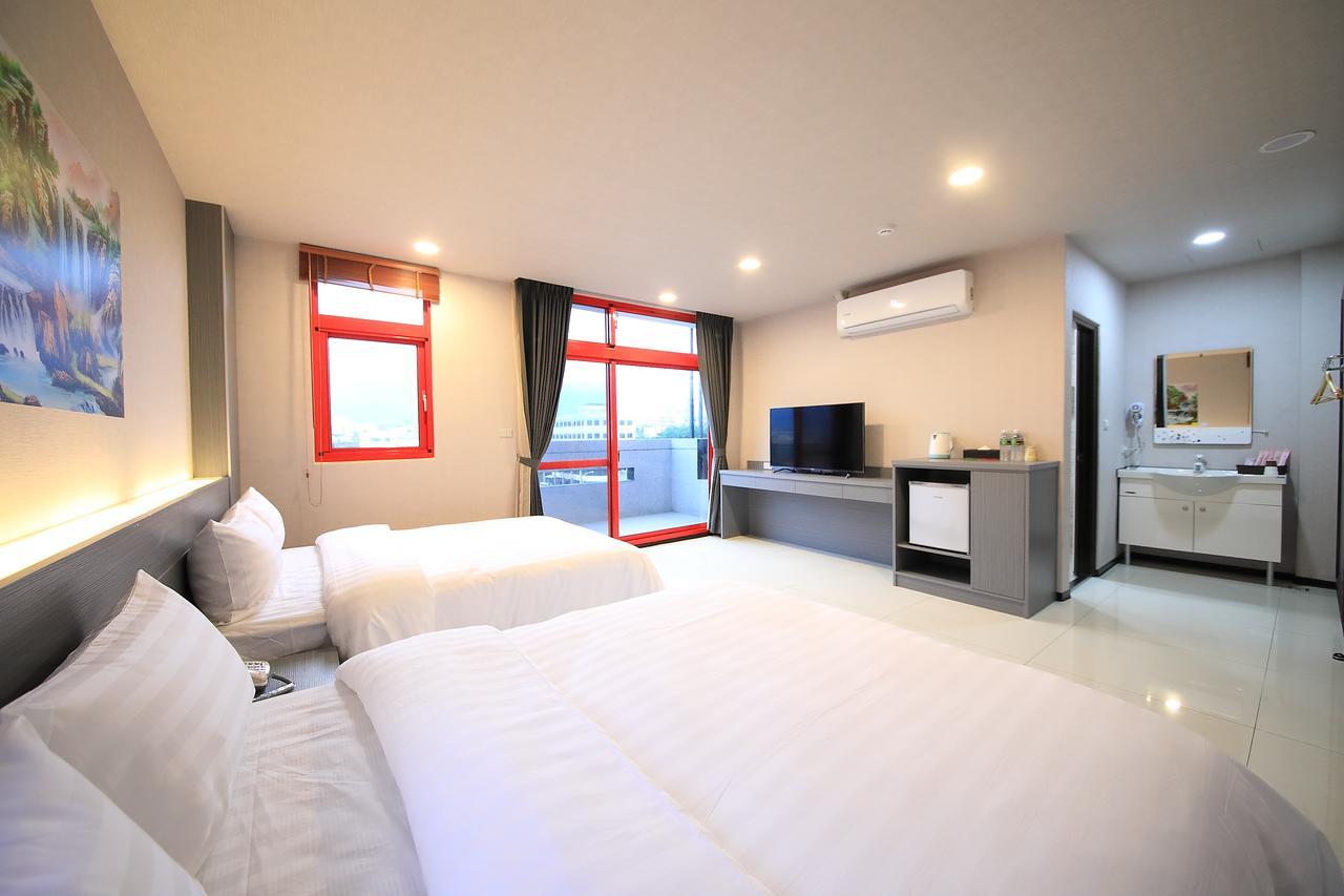 花蓮亮君經典民宿1館加2館民宿-東大門夜市-電梯包棟bright King Homestay Hualien Exterior foto