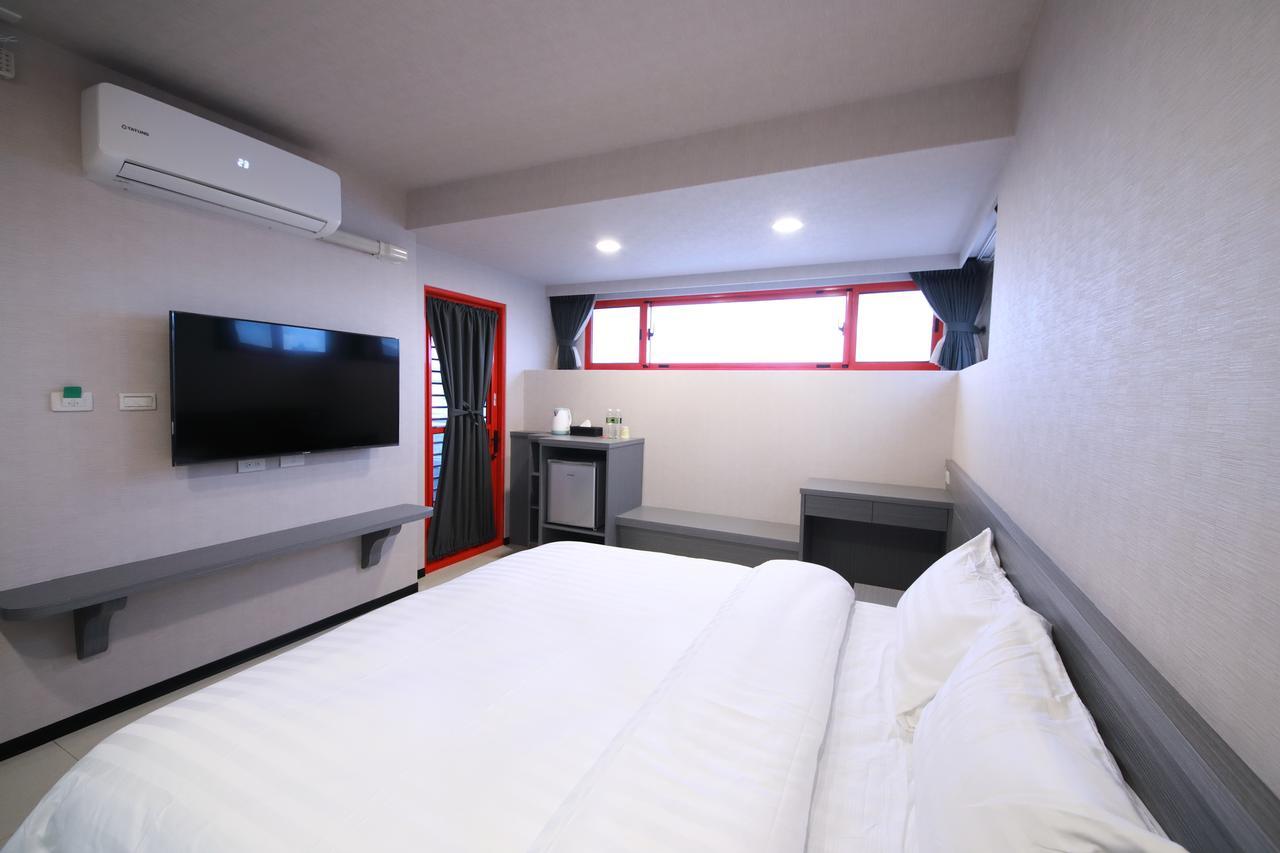 花蓮亮君經典民宿1館加2館民宿-東大門夜市-電梯包棟bright King Homestay Hualien Exterior foto