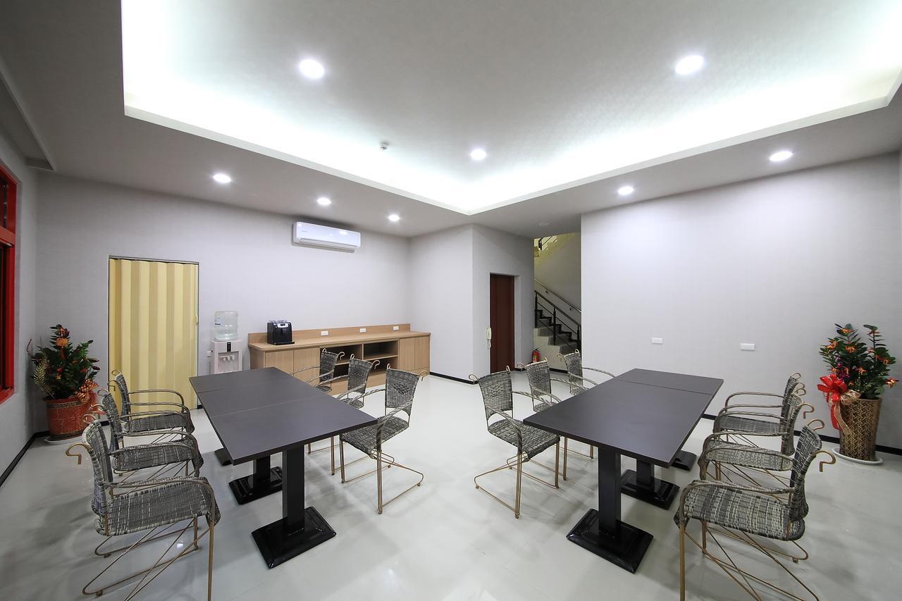 花蓮亮君經典民宿1館加2館民宿-東大門夜市-電梯包棟bright King Homestay Hualien Exterior foto