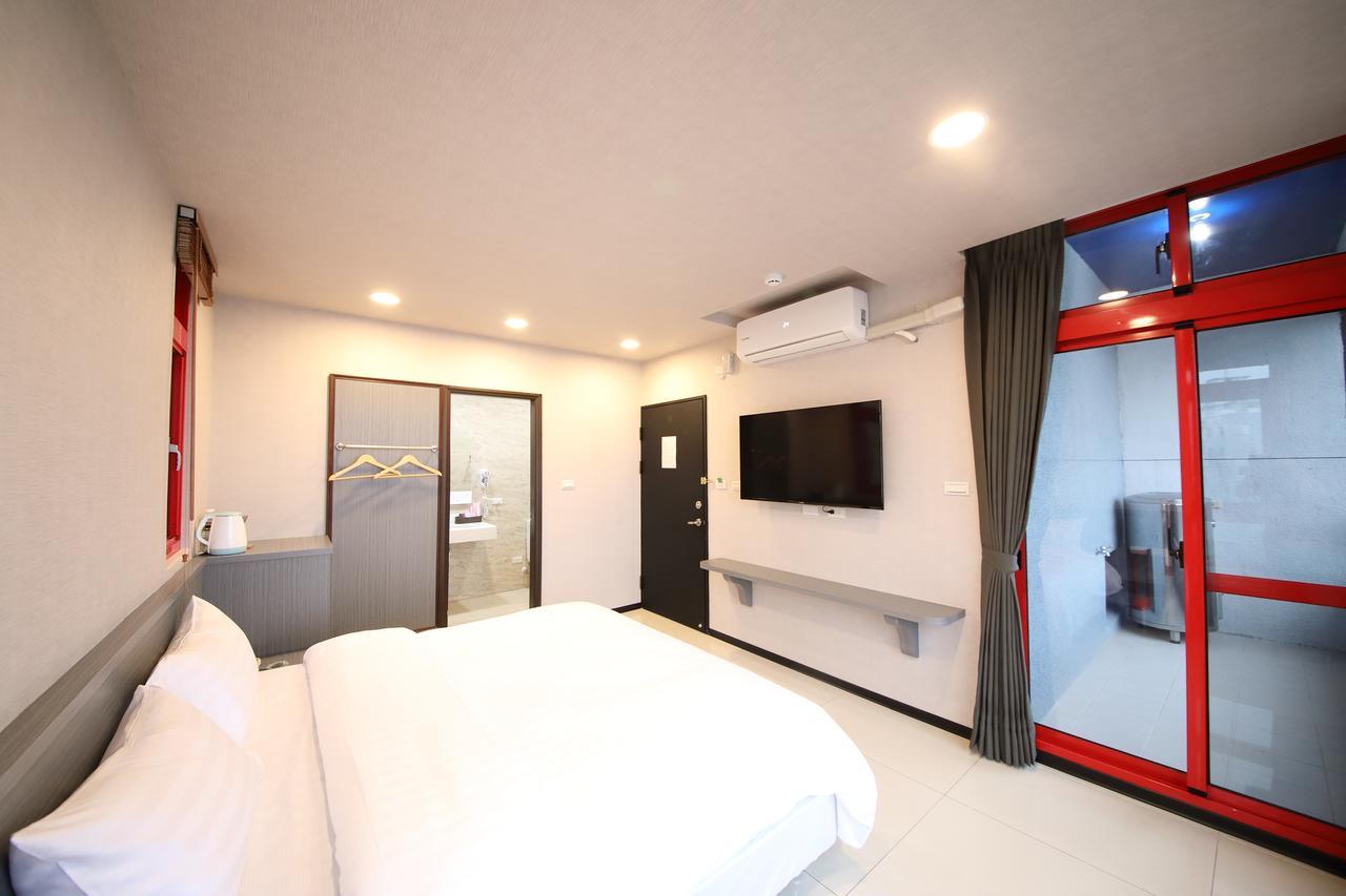 花蓮亮君經典民宿1館加2館民宿-東大門夜市-電梯包棟bright King Homestay Hualien Exterior foto